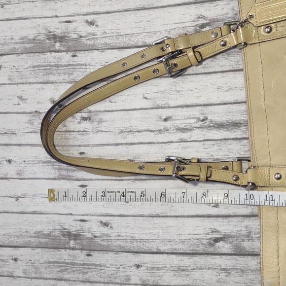 Coach Beige Leather Handbag - Picture 13 of 16
